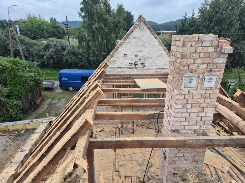 Więźba dachowa i murowany komin